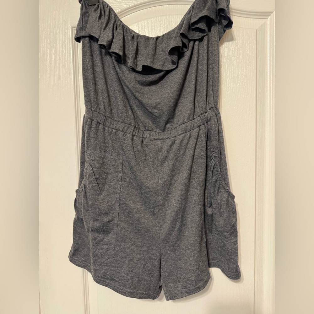 LEANI,  Gray jumper shorts